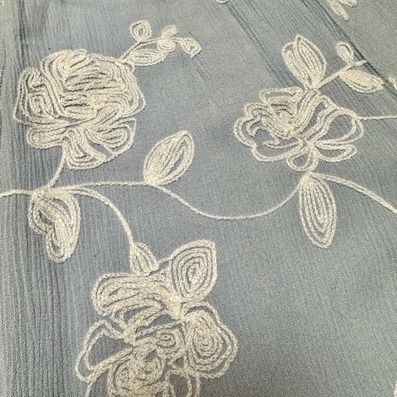 Sage the label matching set baby blue embroidered flowers. Top and bottom. - Picture 2 of 4